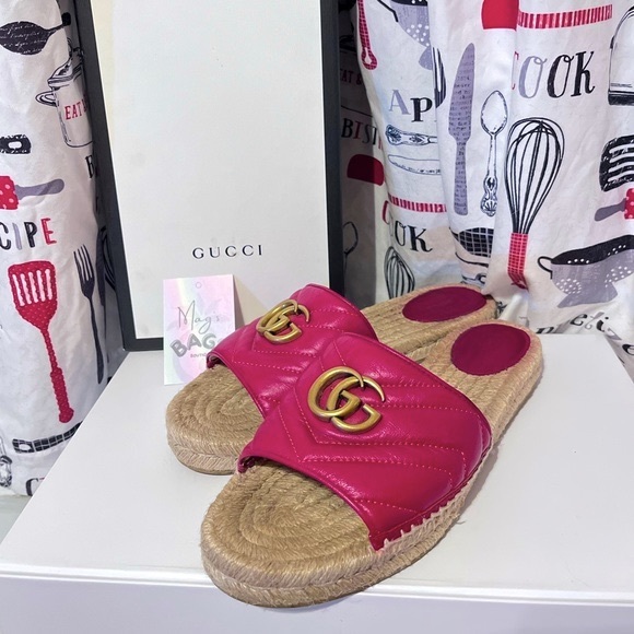 Gucci: GG Marmont Sandals Pilar Leather Espadrille Double Logo Sliders - Picture 4 of 15